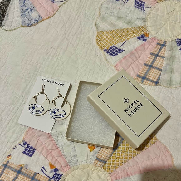 Nickel & Suede White Earrings with Blue Design - Picture 2 of 3